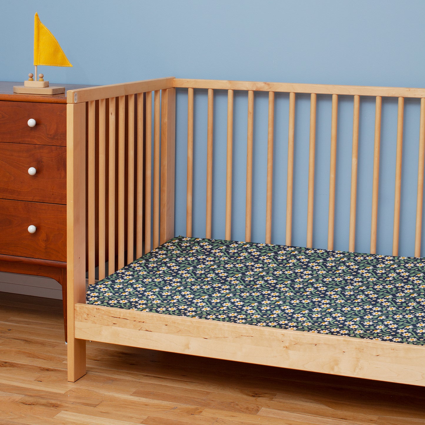 Fitted Crib Sheet - Bold Daisies Navy